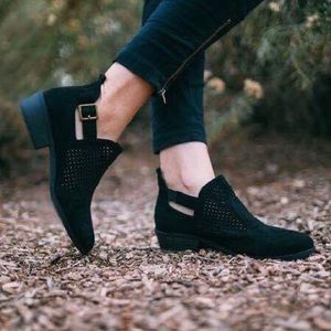 Annie perforated booties